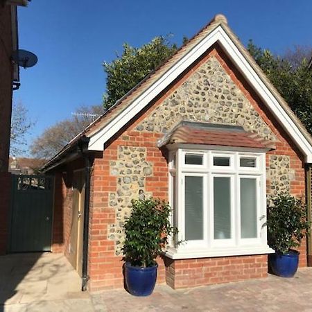 Ferienwohnung The Coach House 75 Epsom Road Guildford Exterior foto