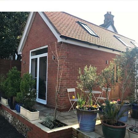 Ferienwohnung The Coach House 75 Epsom Road Guildford Exterior foto